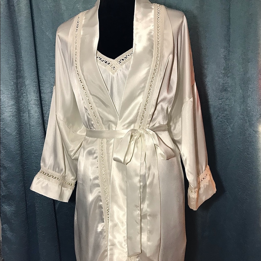 Snow White Vintage Robe With Matching Nightgown